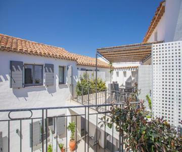 Domu Qirat - Authentic Rooms & Terraces