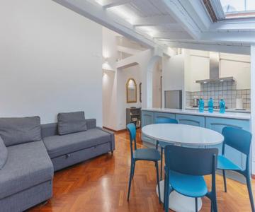 Pratello Elegante E Raffinata Mansarda