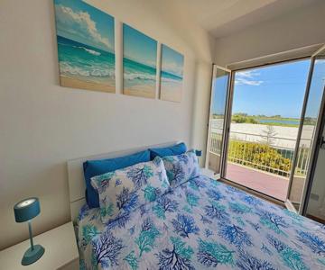 Casa Onda Blu - Lake View Flat, 4 Mins From Beach With Parking!