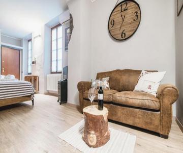 Wine House - The House Of Travelers