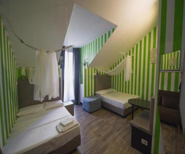 Amazing Attic Max 10 People With Parking & Wifi, Near To 3 Tram Lines And To The Metro - Well Connec