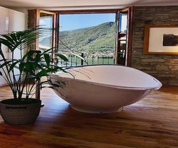 Romantic & Private Lake Como Village House