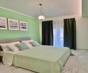 Milazzo Blu Fronte Spiaggia, Vista Eolie Verde