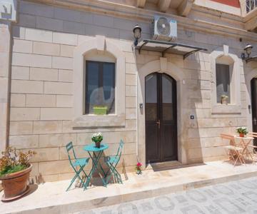 Paolino Home And Rooms