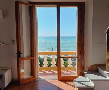 Sea-front Loft In Liberty Villa