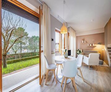 Yid Quiet With Garden Close To Florence