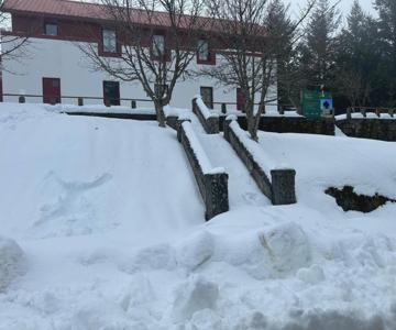 Golden Mountain, Nature House