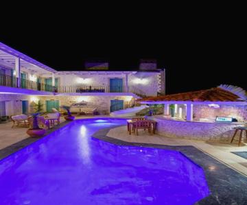 Avlu Alacati Butik Otel